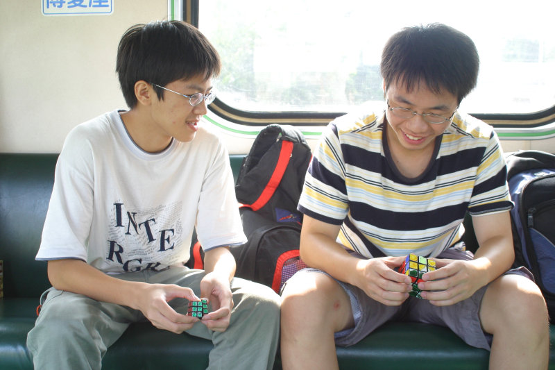 台灣鐵路旅遊攝影電車-區間車交談的旅客2005攝影照片7